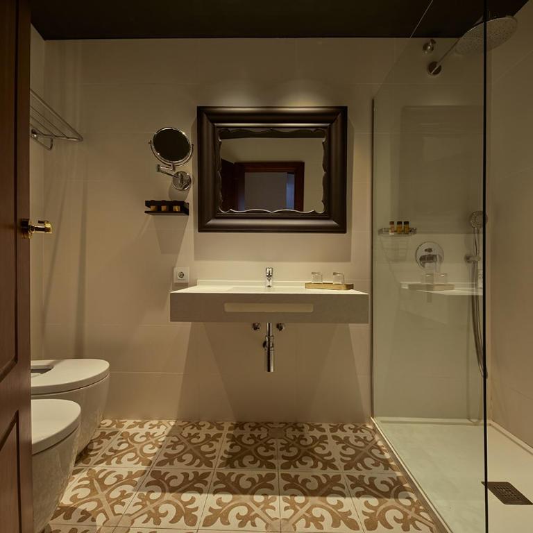 Hotel Born - Habitación Doble Básica - 1 o 2 camas - 2