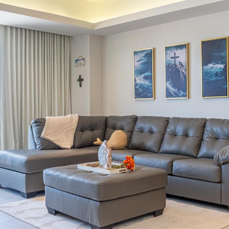 Refined Beach Escape Featuring Striking Beachfront Views - Casa - 3