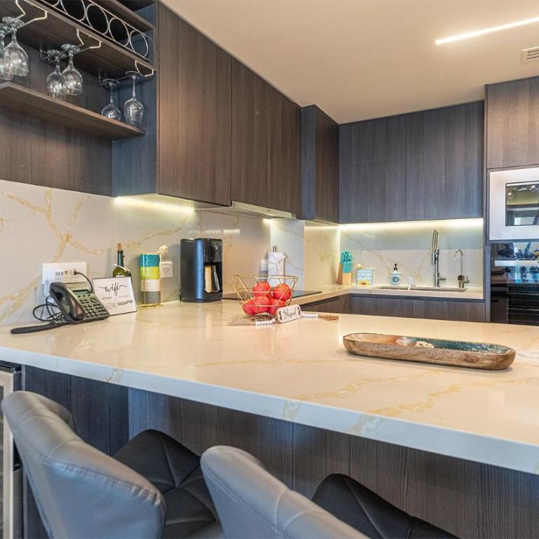 Refined Beach Escape Featuring Striking Beachfront Views - Casa - 16