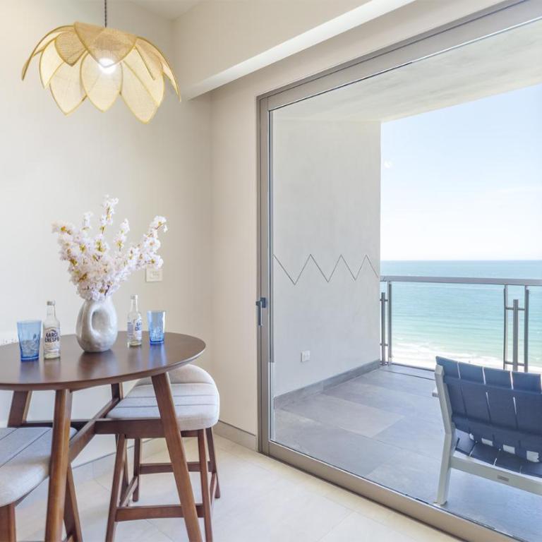 Luxury Oceanfront Condo with Stunning Views - Casa - 3