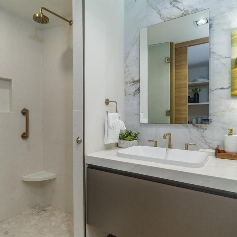 Luxury Oceanfront Condo with Stunning Views - Casa - 11
