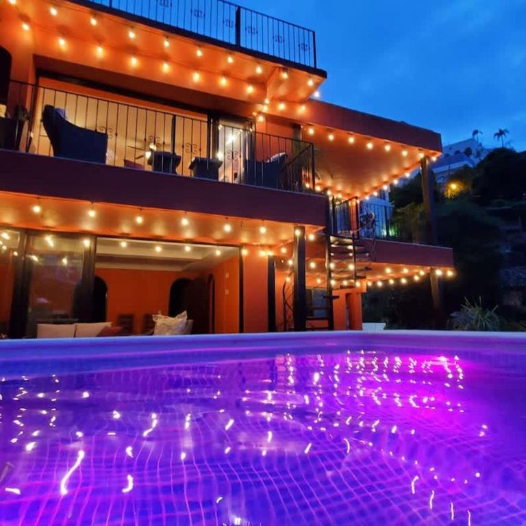 Ivan's Bella Vista Top Floor Ocean View 2BR with Terrace and Heated Pool - Two-Bedroom Apartment with Balcony and Sea View - 1
