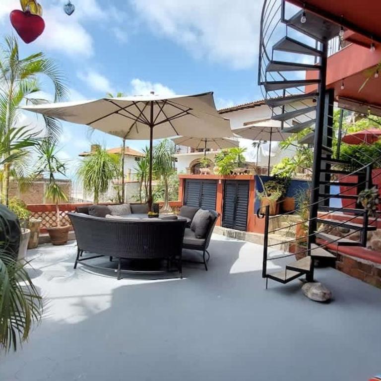 Ivan's Bella Vista Top Floor Ocean View 2BR with Terrace and Heated Pool - Two-Bedroom Apartment with Balcony and Sea View - 43