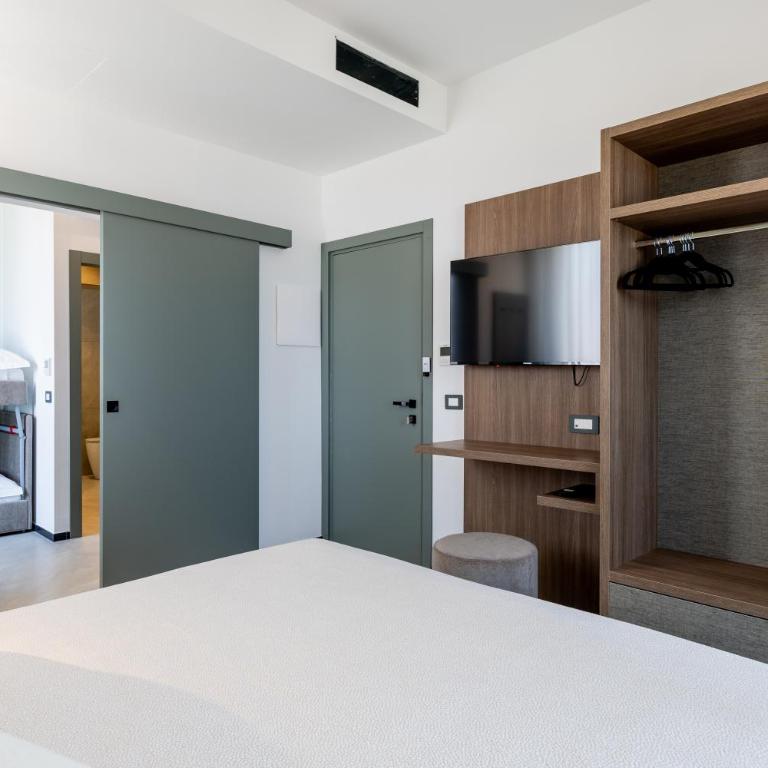 Hotel Acquamarina Viserba - Camera Familiare con Vista Mare - 9