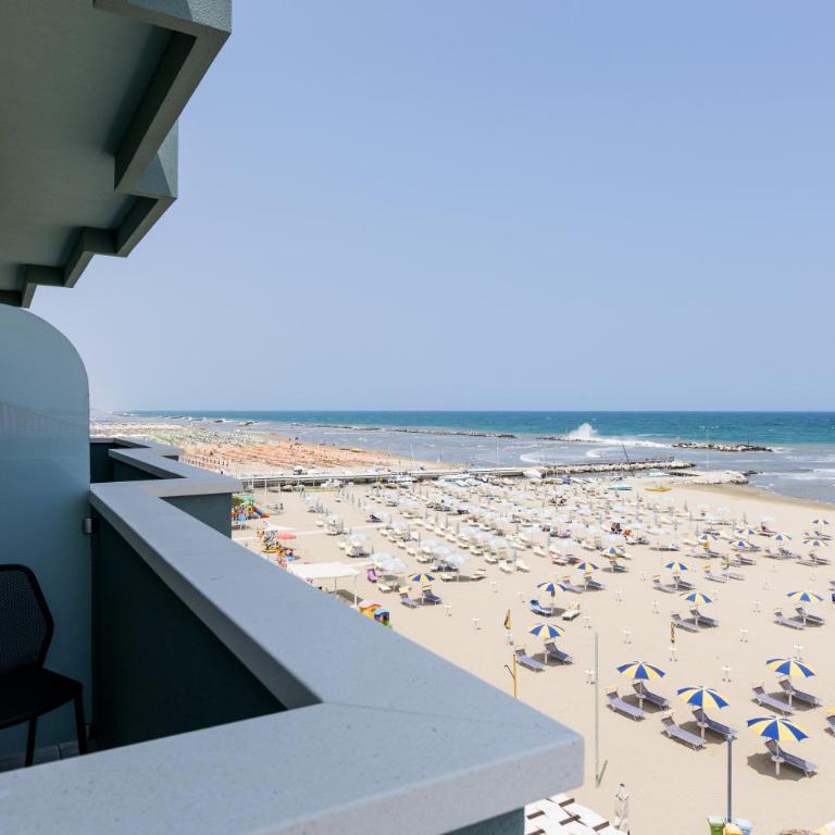 Hotel Acquamarina Viserba - Camera Familiare con Vista Mare - 10