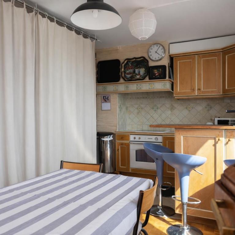 Vue Exceptionnelle & Terrasse - Appartement Vintage chez une Parisienne - Appartement 1 Chambre - 13