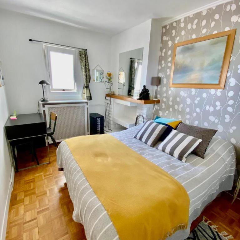 Vue Exceptionnelle & Terrasse - Appartement Vintage chez une Parisienne - Appartement 1 Chambre - 9