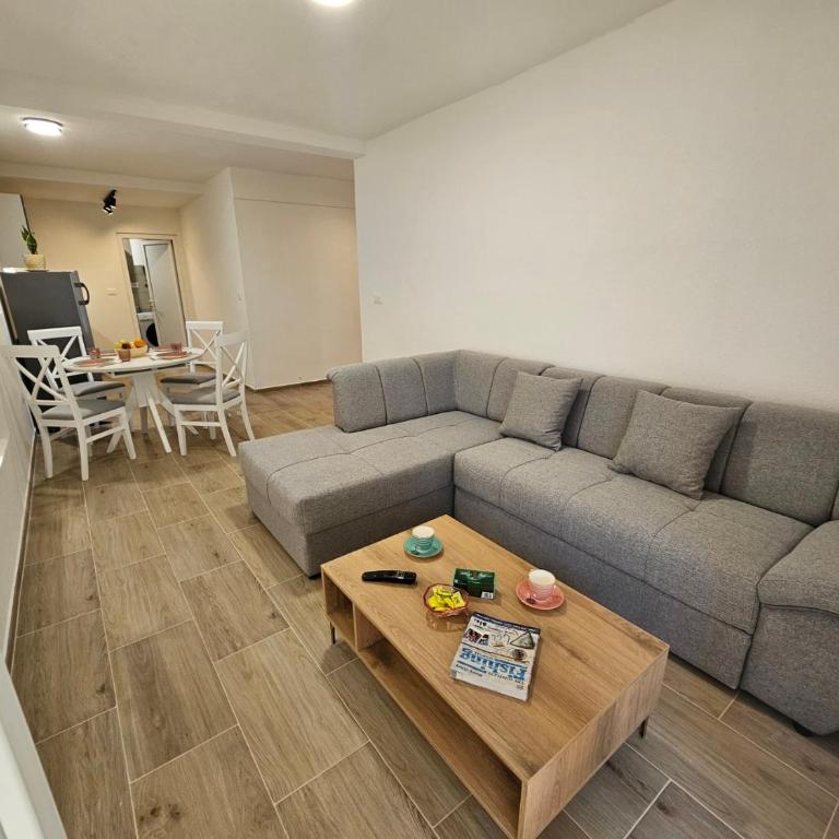 Apartment Under the Palm Tree - One-Bedroom Apartment - 1