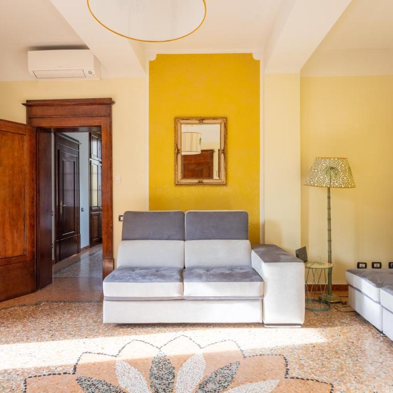 Saragozza flat & secret garden - One-Bedroom Deluxe Apartment - 13