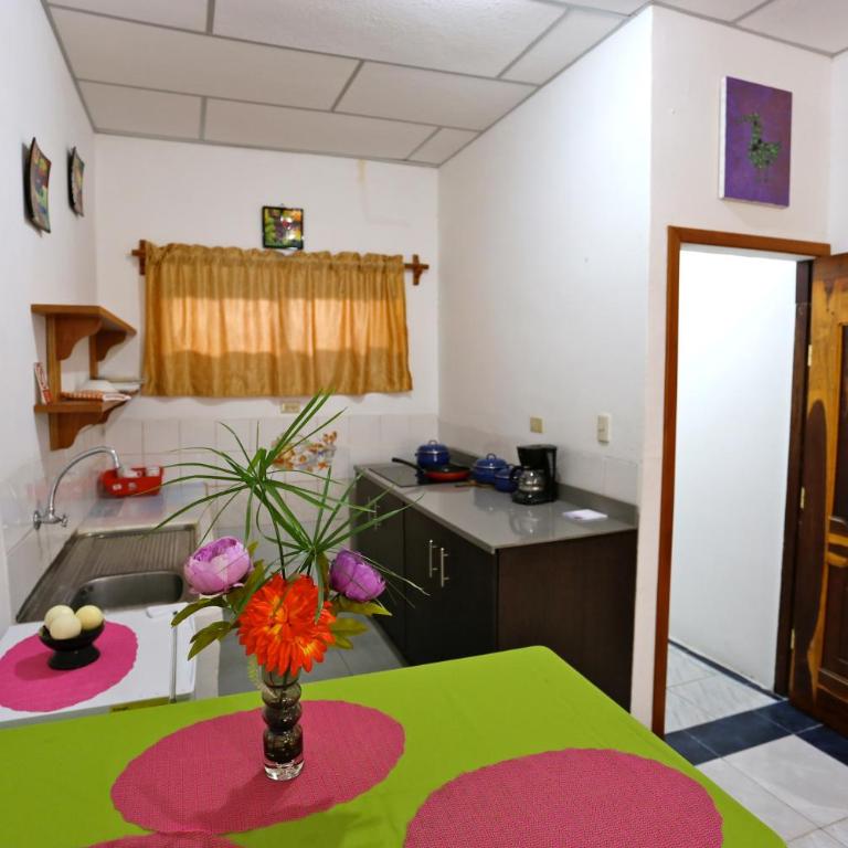 The Galapagos Pearl B&B - Two-Bedroom House - 8