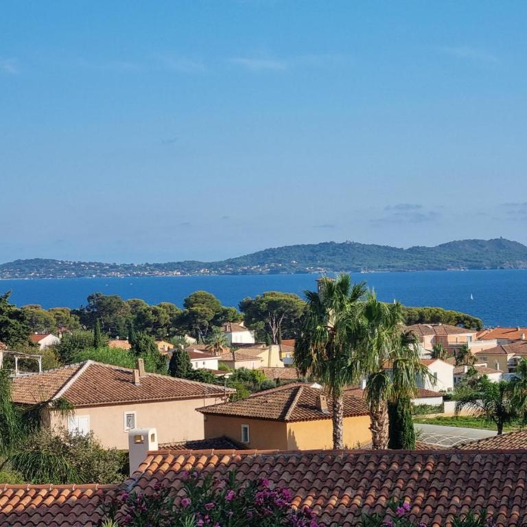 Carqueiranne: Villa de Charme avec Piscine, Vue Mer, pour 8 Personnes - Maison 4 Chambres - 5