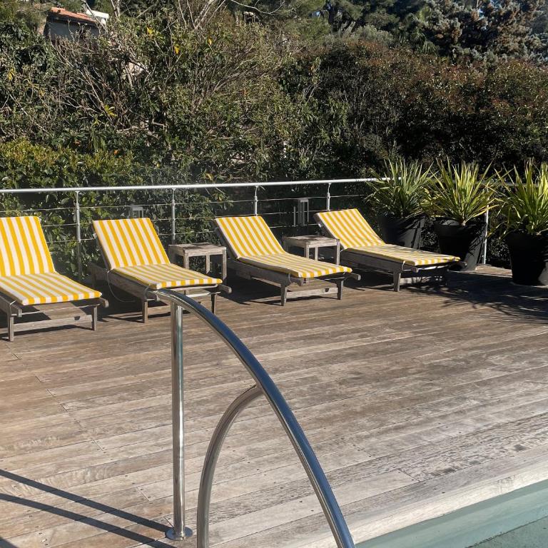 Carqueiranne: Villa de Charme avec Piscine, Vue Mer, pour 8 Personnes - Maison 4 Chambres - 6