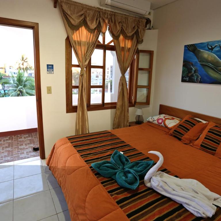 The Galapagos Pearl B&B - Queen Room with Sea View - 10