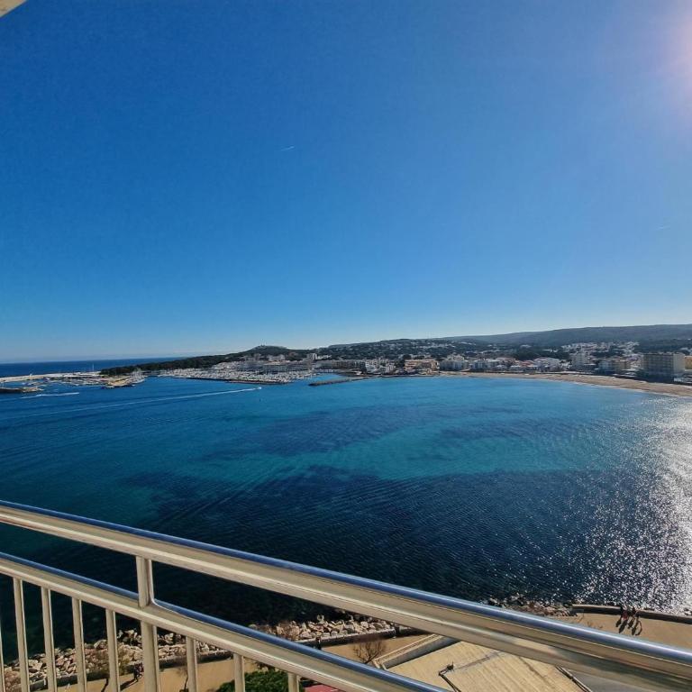 Encantador apartamento a 100m de la playa con terraza y piscina - HISP-236-203 - Apartment - 2