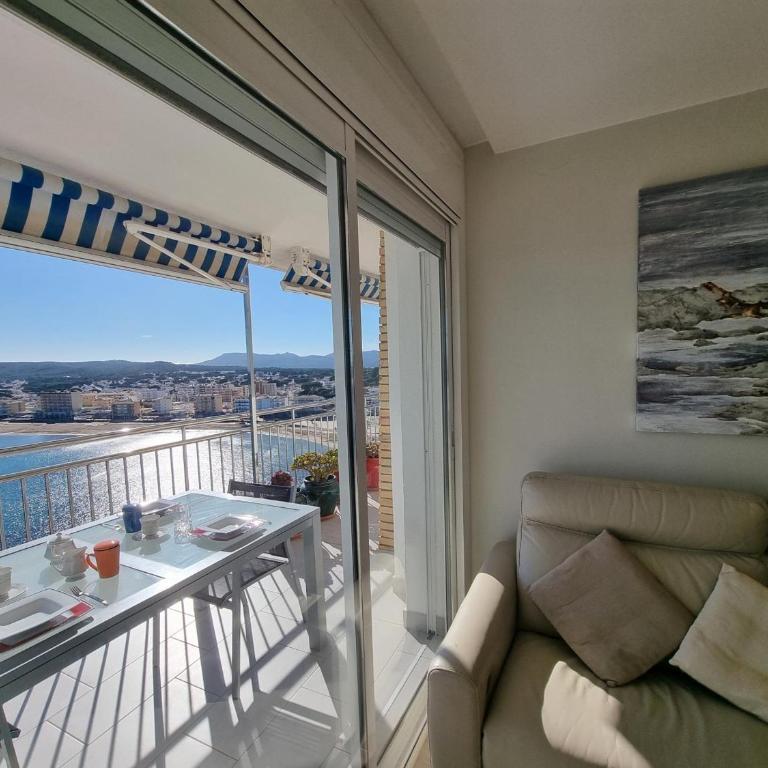 Encantador apartamento a 100m de la playa con terraza y piscina - HISP-236-203 - Apartment - 4