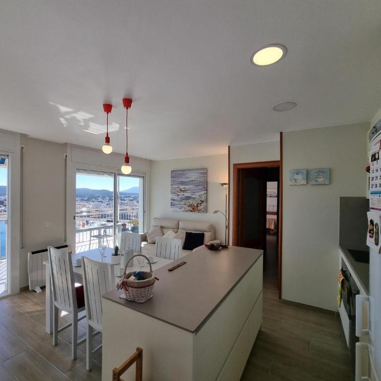 Encantador apartamento a 100m de la playa con terraza y piscina - HISP-236-203 - Apartment - 8
