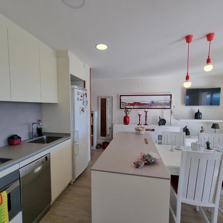 Encantador apartamento a 100m de la playa con terraza y piscina - HISP-236-203 - Apartment - 11