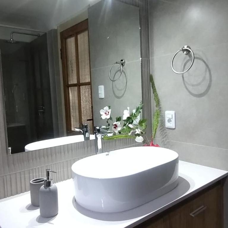 Casa Centrica en Colonia - Vistas Abiertas y Patio Natural - Three-Bedroom Vacation Home - 9