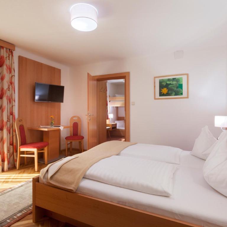 Alpenhotel Badmeister - Familienzimmer mit Balkon (2 Erwachsene + 2 Kinder) - 3