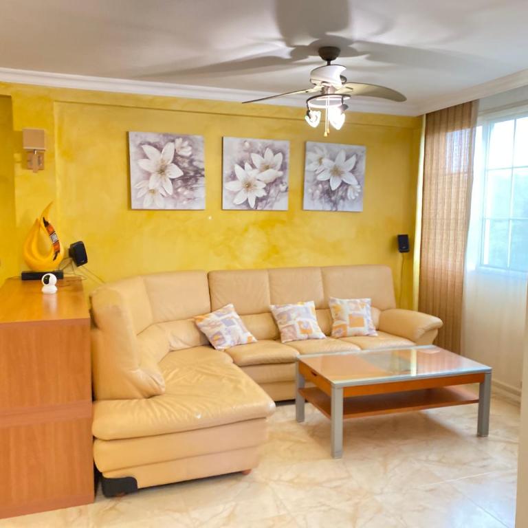 2 DB Apartamento Playa Fuengirola - Two-Bedroom Apartment with Balcony - 7