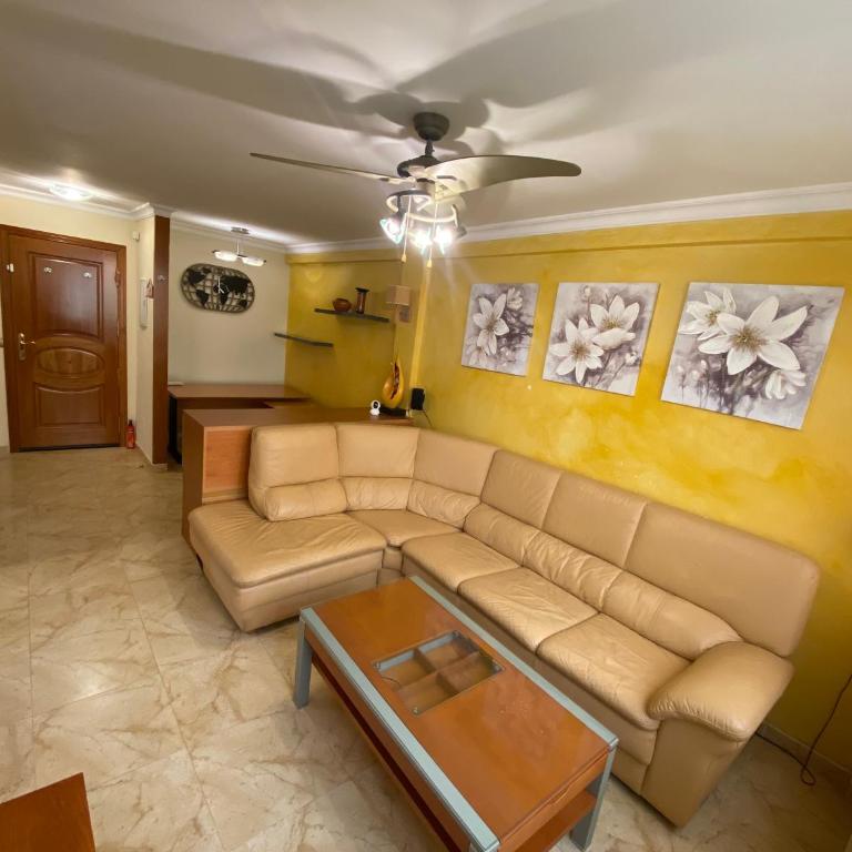 2 DB Apartamento Playa Fuengirola - Two-Bedroom Apartment with Balcony - 2