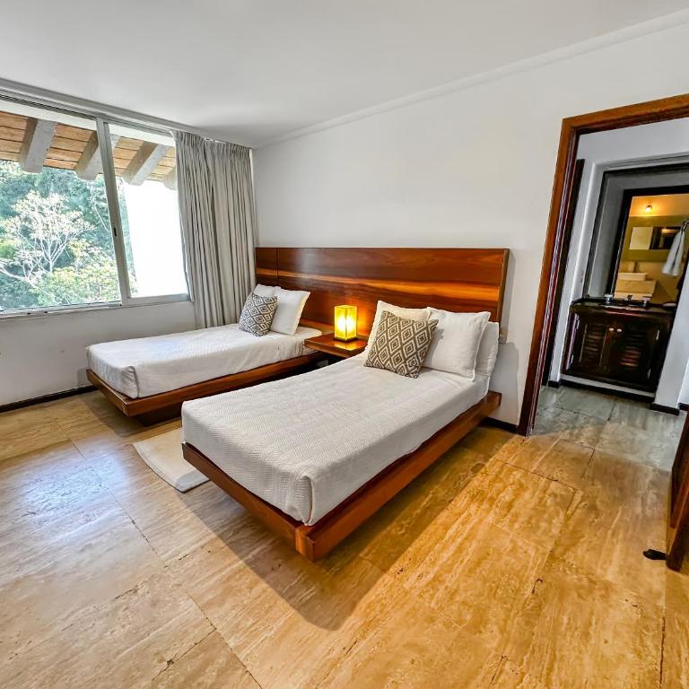 Beachfront Oasis with a View - Apartamento - 27