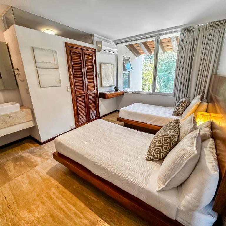 Beachfront Oasis with a View - Apartamento - 28