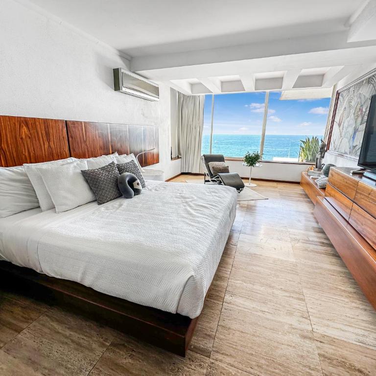 Beachfront Oasis with a View - Apartamento - 19