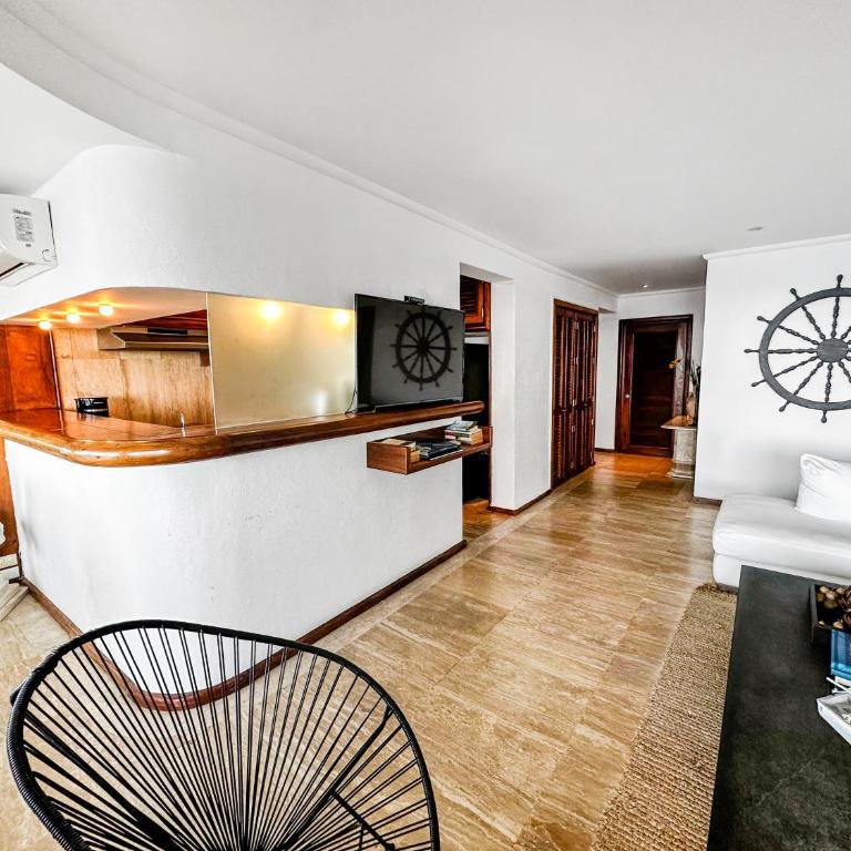 Beachfront Oasis with a View - Apartamento - 9