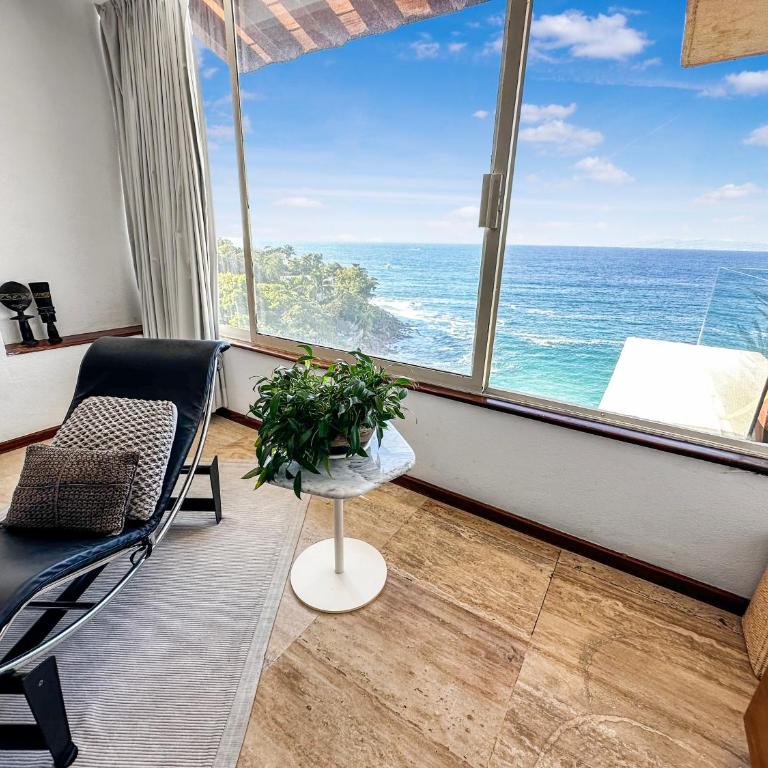 Beachfront Oasis with a View - Apartamento - 21