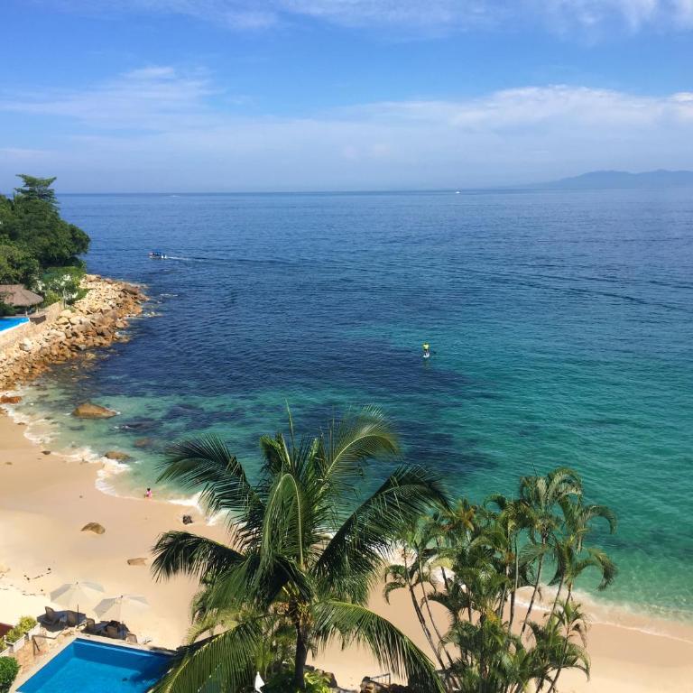 Beachfront Oasis with a View - Apartamento - 39