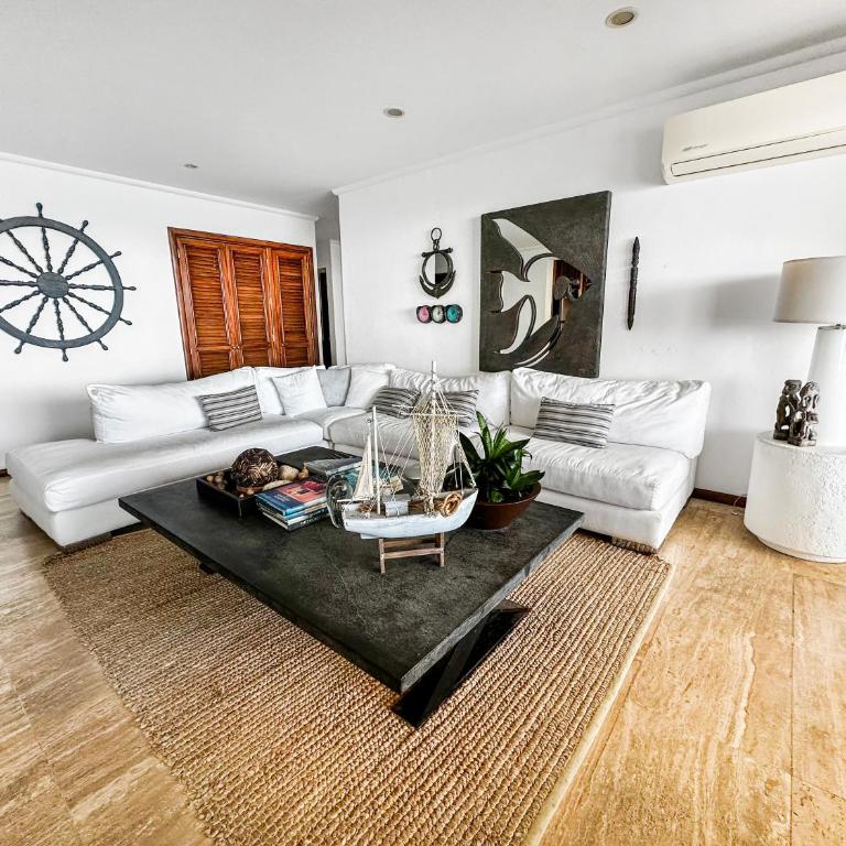 Beachfront Oasis with a View - Apartamento - 6