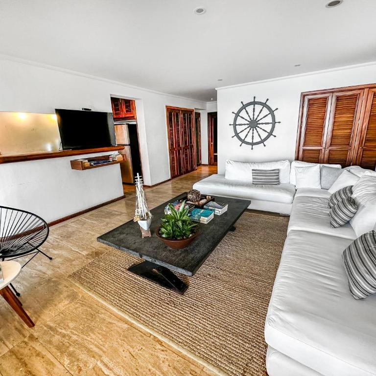 Beachfront Oasis with a View - Apartamento - 7