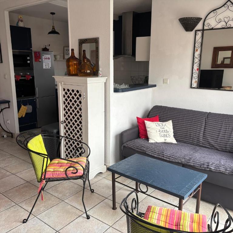 Cosy et Équipé Idéal Couples et Vacances Golf - Appartement 1 Chambre - 11