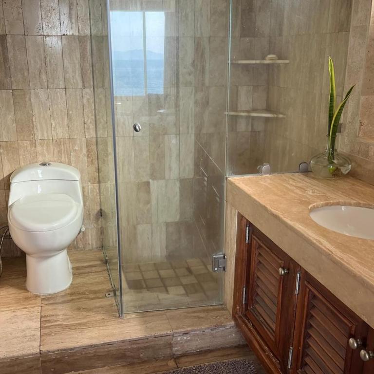 Beachfront Oasis with a View - Apartamento - 24