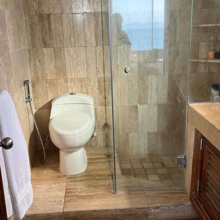 Beachfront Oasis with a View - Apartamento - 26