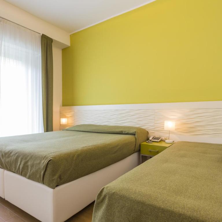Hotel Mon Pays - Classic Quadruple Room - 2