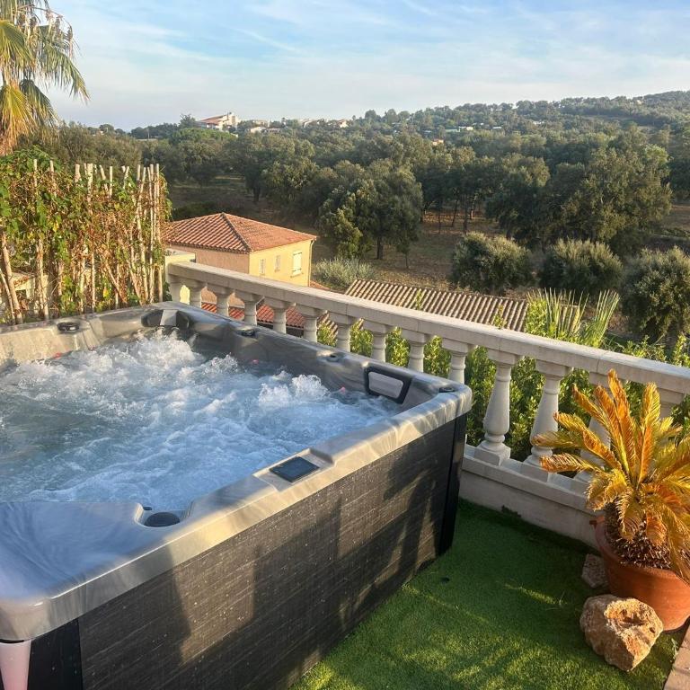 Chambre avec piscine, jacuzzi, vue mer et montagne, plage à pied - Chambre Double avec Terrasse - 4