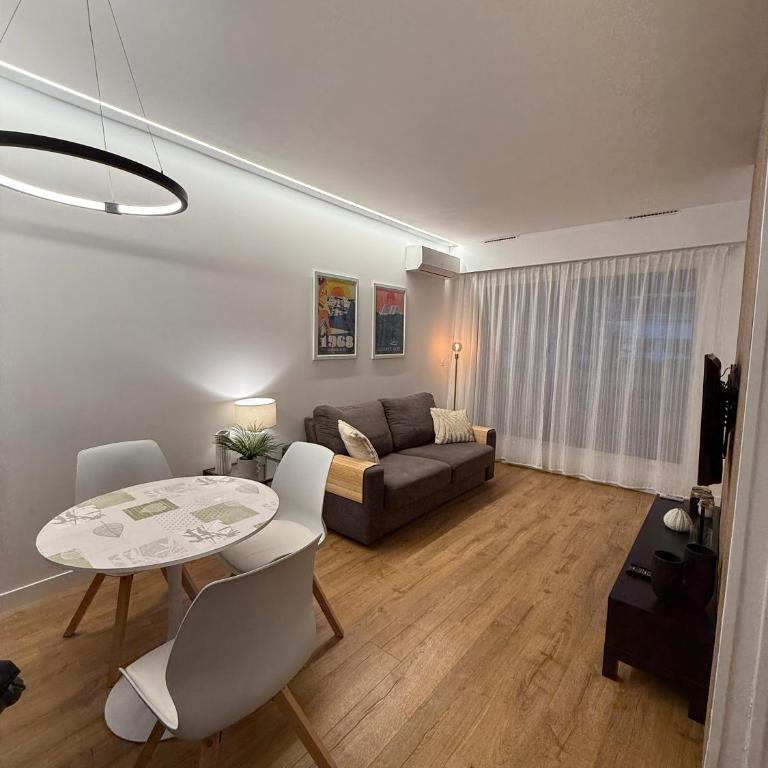 Studio clim & terrasse - free parking - 100m de la mer - Studio - 8