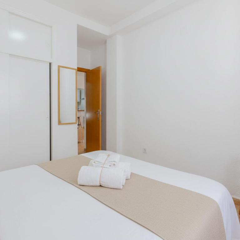 Sunny Beach Apartment in Santa Pola Minimum 11 nights - Apartamento de 2 dormitorios - 11