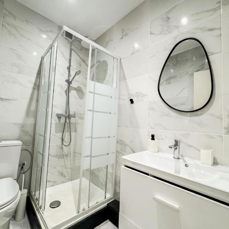 Studio clim & terrasse - free parking - 100m de la mer - Studio - 12