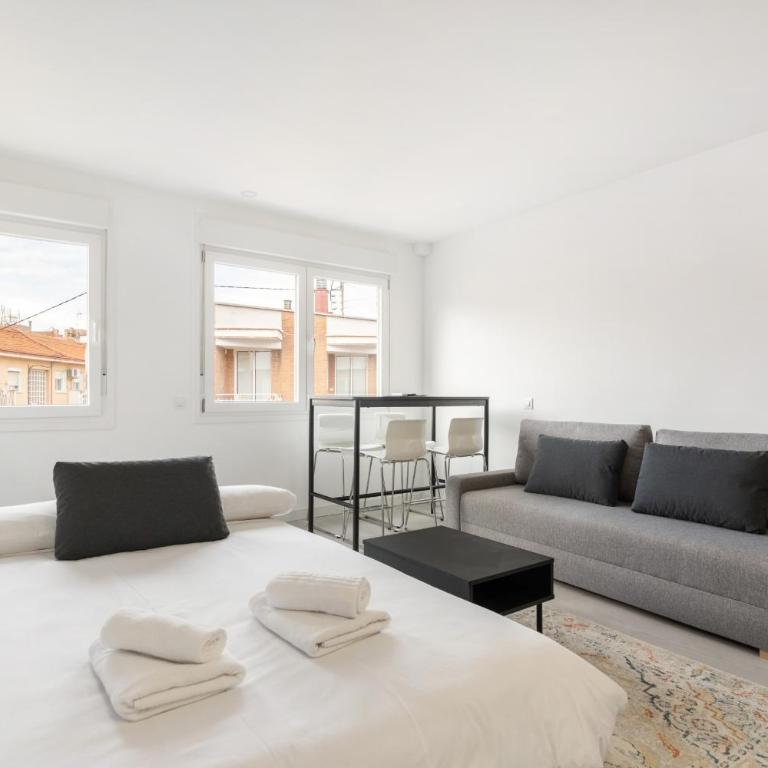 apartamentos reformados en madrid rio con parking Alquiler temporal - Studio Apartment - 4
