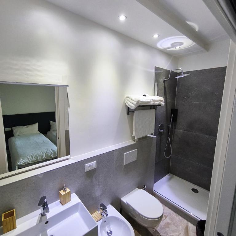 Grace House - Camera Familiare con Bagno Privato - 5