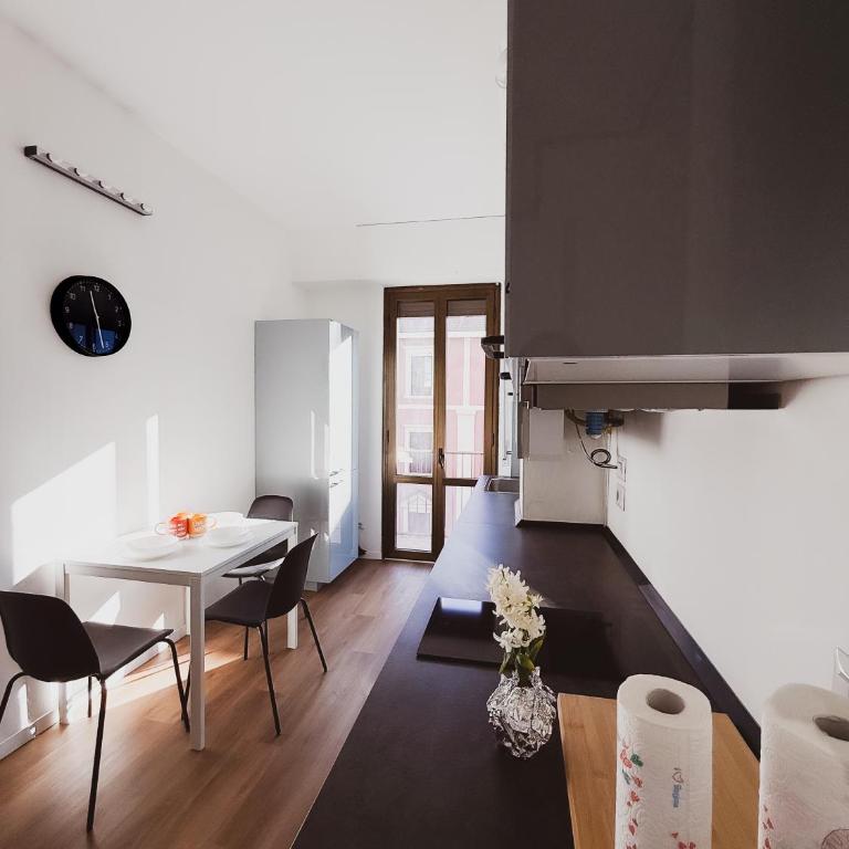 Luminoso trilocale vicino Stazione e M3 Rogoredo Santa Giulia ideale per lavoro - Two-Bedroom Apartment - 2