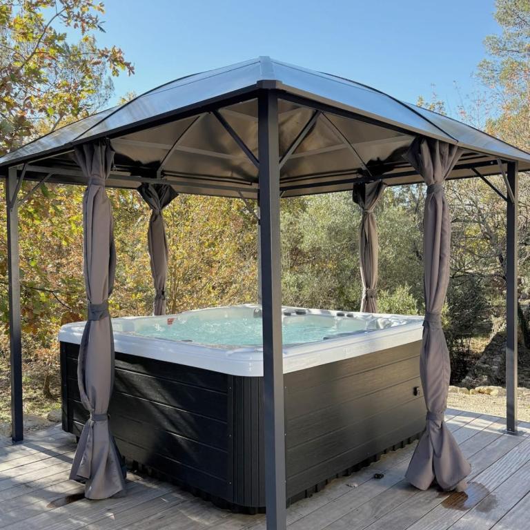 Villa Nature au Calme avec Piscine et Jacuzzi - Maison de Vacances - 40