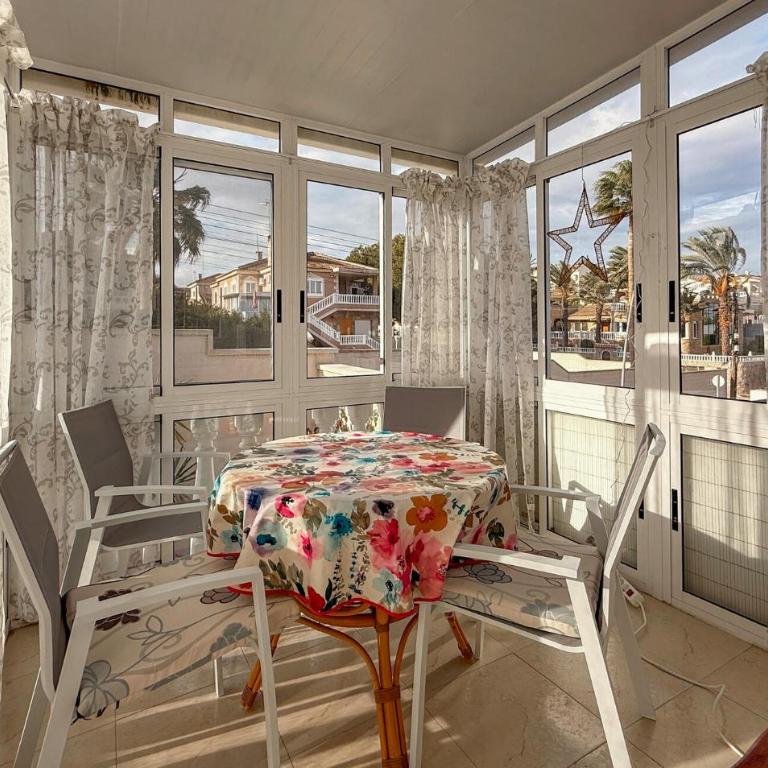 2 Bedroom Stunning Home In Torrevieja - Casa de vacaciones de 2 dormitorios - 4