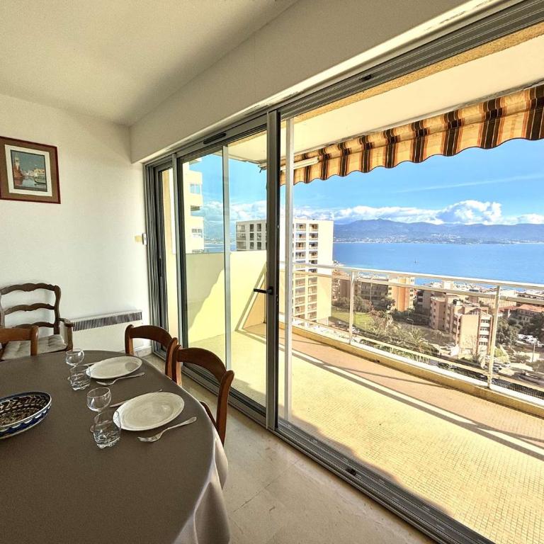 Appartement L'Aiglon 1 centre-ville Ajaccio - Appartement - Vue sur Mer - 7