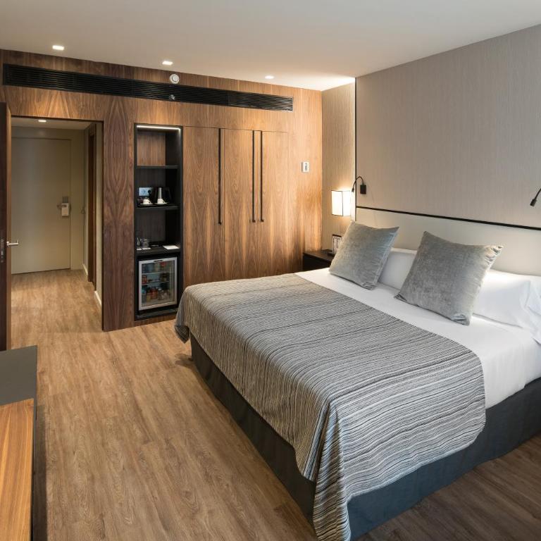 Catalonia Barcelona Plaza - Habitación Superior - 4