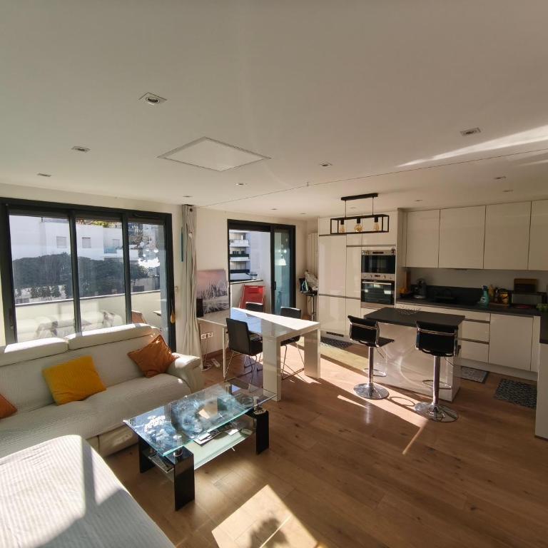 LE PLEIN SUD - ZEN - CENTRE VILLE - GARE - parking - Wifi - Appartamento con 2 Camere da Letto - 2