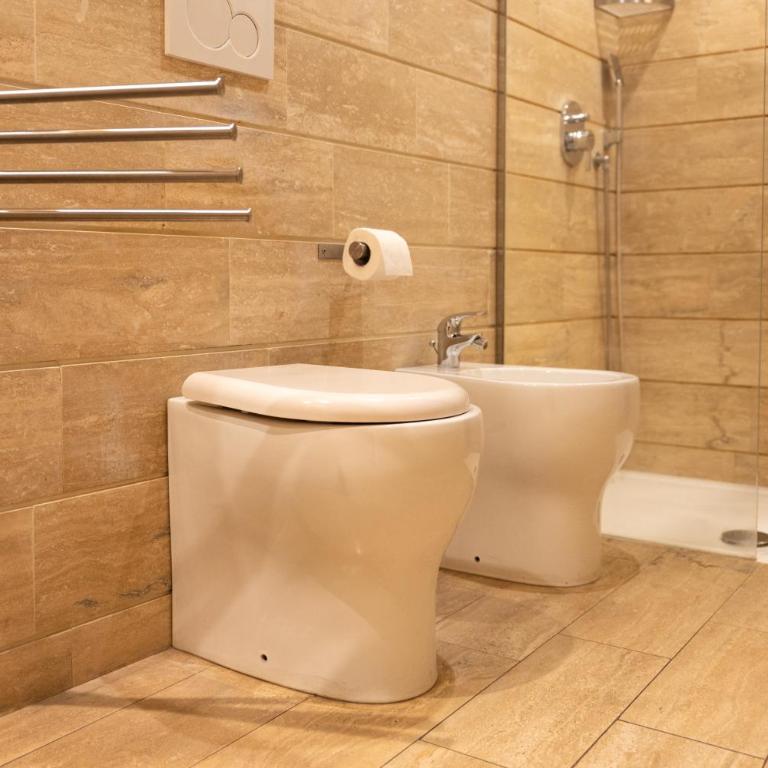 Nerello Suites and Rooms - King Room with Balcony - 9